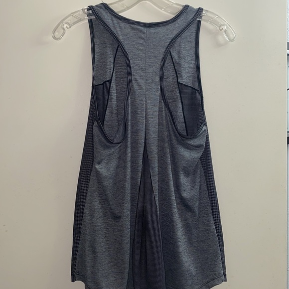 AVIA Activewear Razorback Tank- Medium - Picture 6 of 7